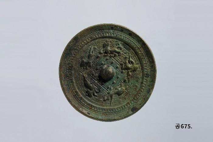 青铜制方格规矩神兽文镜(王)