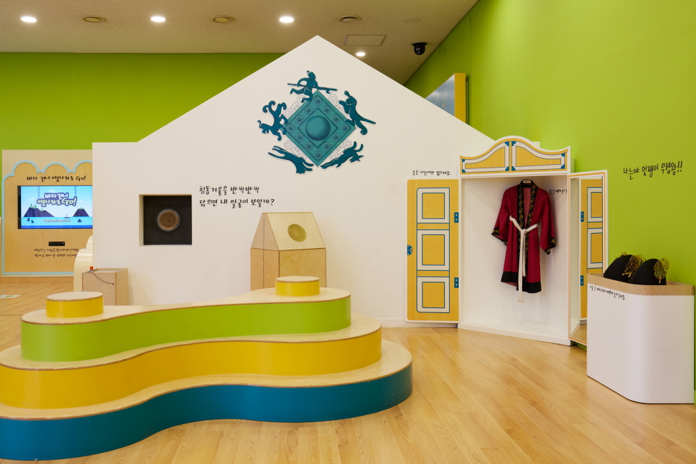 청동거울에 비춘 신선세상 사진