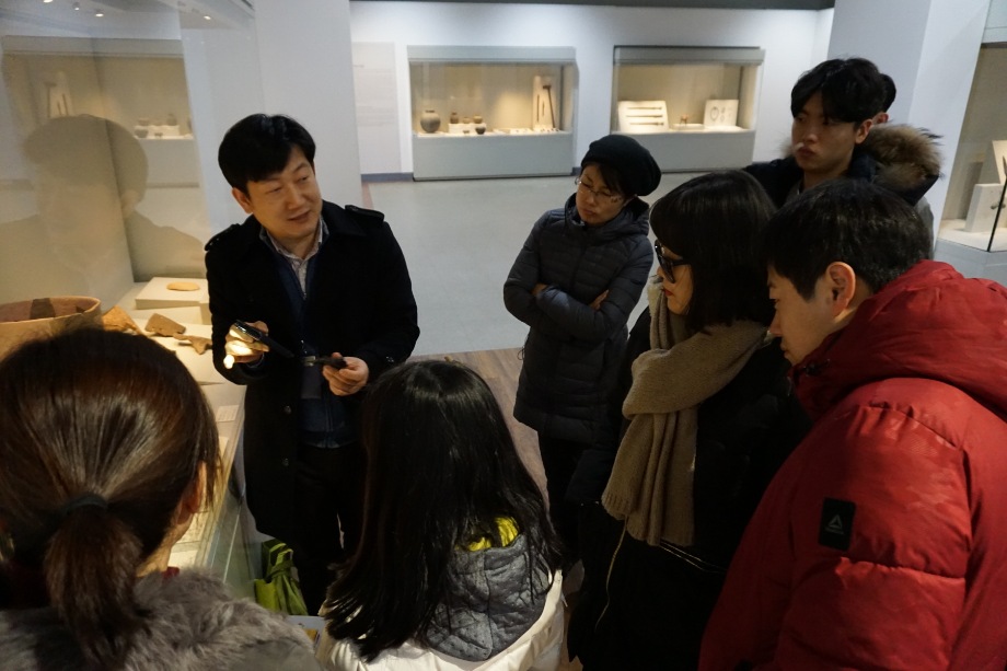 문화가 있는 날: 큐레이터와 함께하는 야간학당<청양출토 도제불상대좌의 비밀>대표이미지